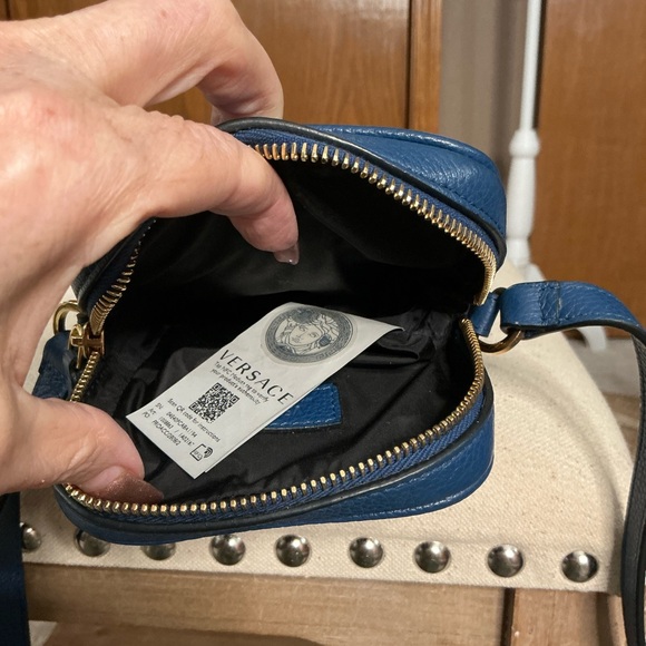 Versace Medusa Leather crossbody/Camera Bag - Picture 4 of 9